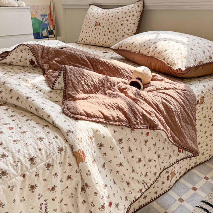 91家纺网 家纺一手货源 找家纺 梵希雅 2026新款泡芙纱三角针床盖夏被四件套 田园兔