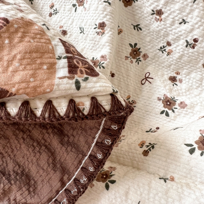 91家纺网 家纺一手货源 找家纺 梵希雅 2026新款泡芙纱三角针床盖夏被四件套 田园兔