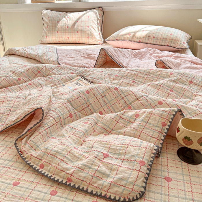 91家纺网 家纺一手货源 找家纺 梵希雅 2026新款泡芙纱三角针床盖夏被四件套 格格心