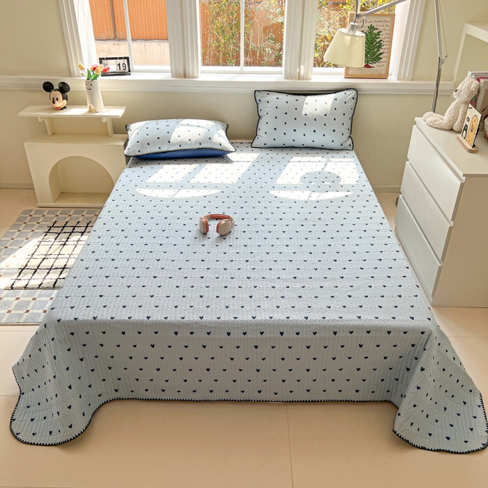 91家纺网 家纺一手货源 找家纺 梵希雅 2026新款泡芙纱三角针床盖夏被四件套 兰爱心