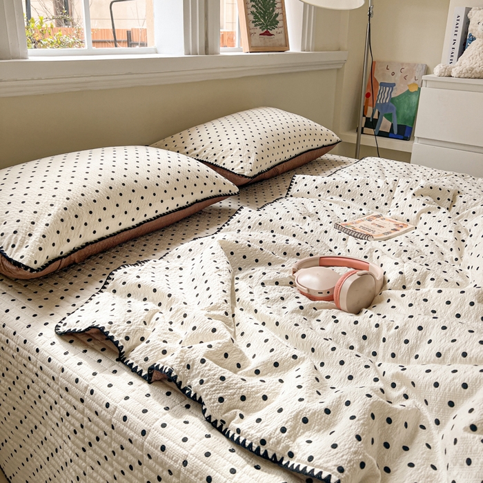 91家纺网 家纺一手货源 找家纺 梵希雅 2026新款泡芙纱三角针床盖夏被四件套 波点