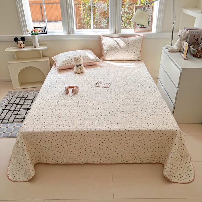 91家纺网 家纺一手货源 找家纺 梵希雅 2026新款泡芙纱三角针床盖夏被四件套 粉色小心心