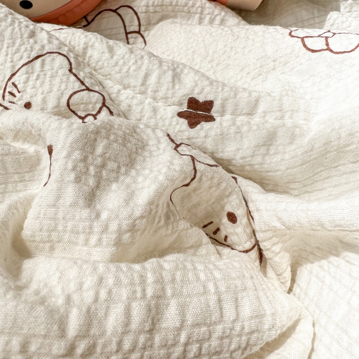 91家纺网 家纺一手货源 找家纺 梵希雅 2026新款泡芙纱三角针床盖夏被四件套 描线小猫咖