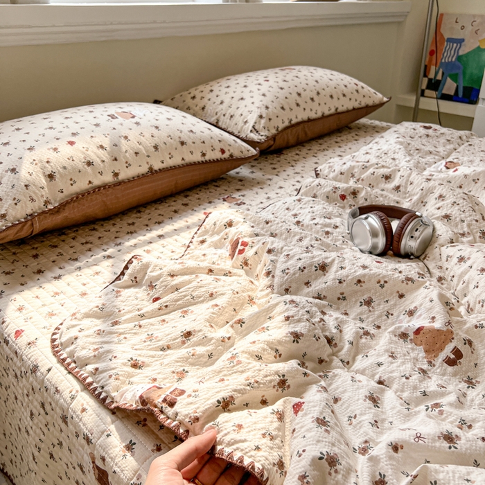 91家纺网 家纺一手货源 找家纺 梵希雅 2026新款泡芙纱三角针床盖夏被四件套 田园兔