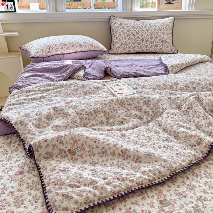 91家纺网 家纺一手货源 找家纺 梵希雅 2026新款泡芙纱三角针床盖夏被四件套 紫陌