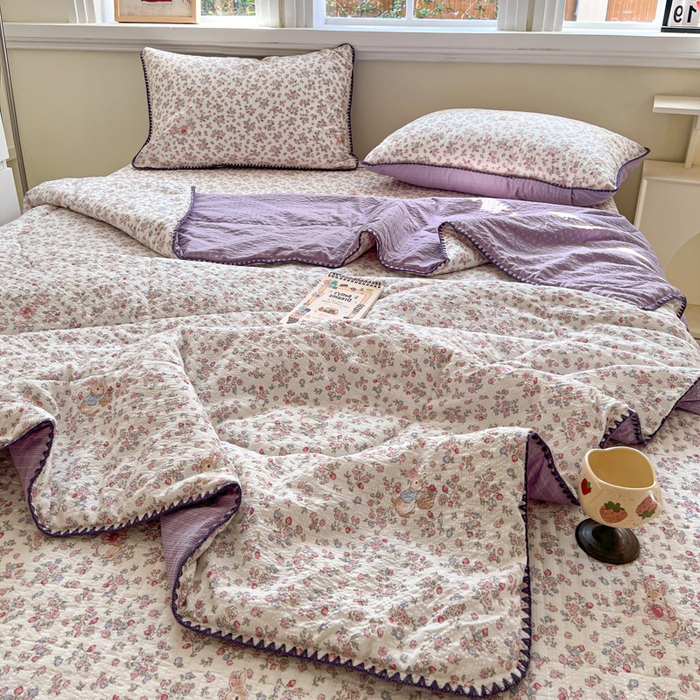 91家纺网 家纺一手货源 找家纺 梵希雅 2026新款泡芙纱三角针床盖夏被四件套 紫陌