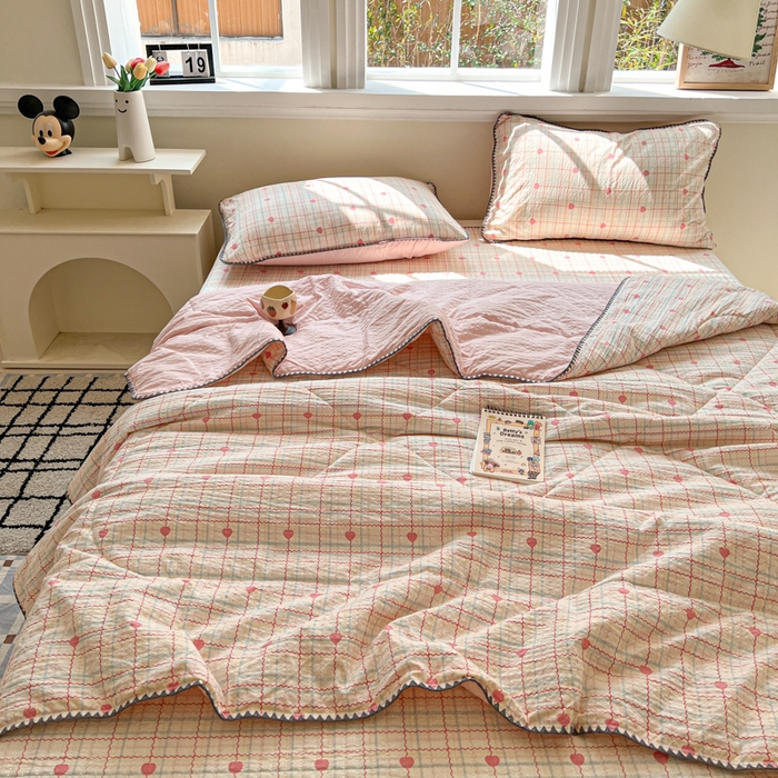 91家纺网 家纺一手货源 找家纺 梵希雅 2026新款泡芙纱三角针床盖夏被四件套 格格心