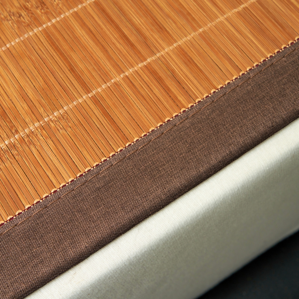 91家纺网 家纺一手货源 找家纺 思雅庭 2026新款艾草宽边绣花驱蚊席凉席竹席 富士山艾草