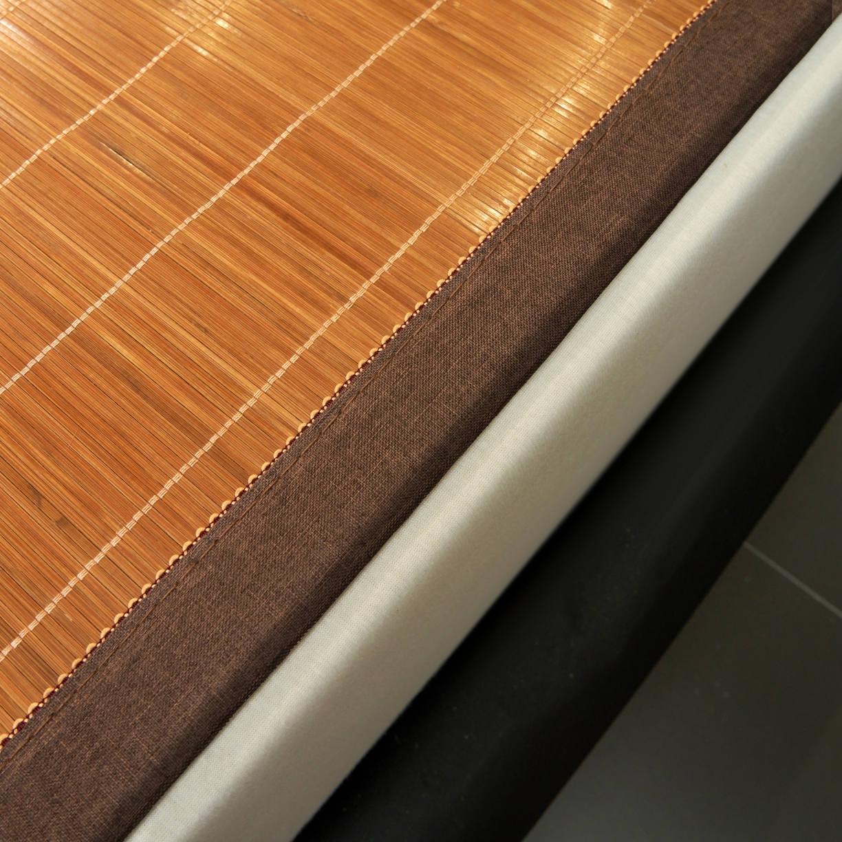 91家纺网 家纺一手货源 找家纺 思雅庭 2026新款艾草宽边绣花驱蚊席凉席竹席 艾草养生席