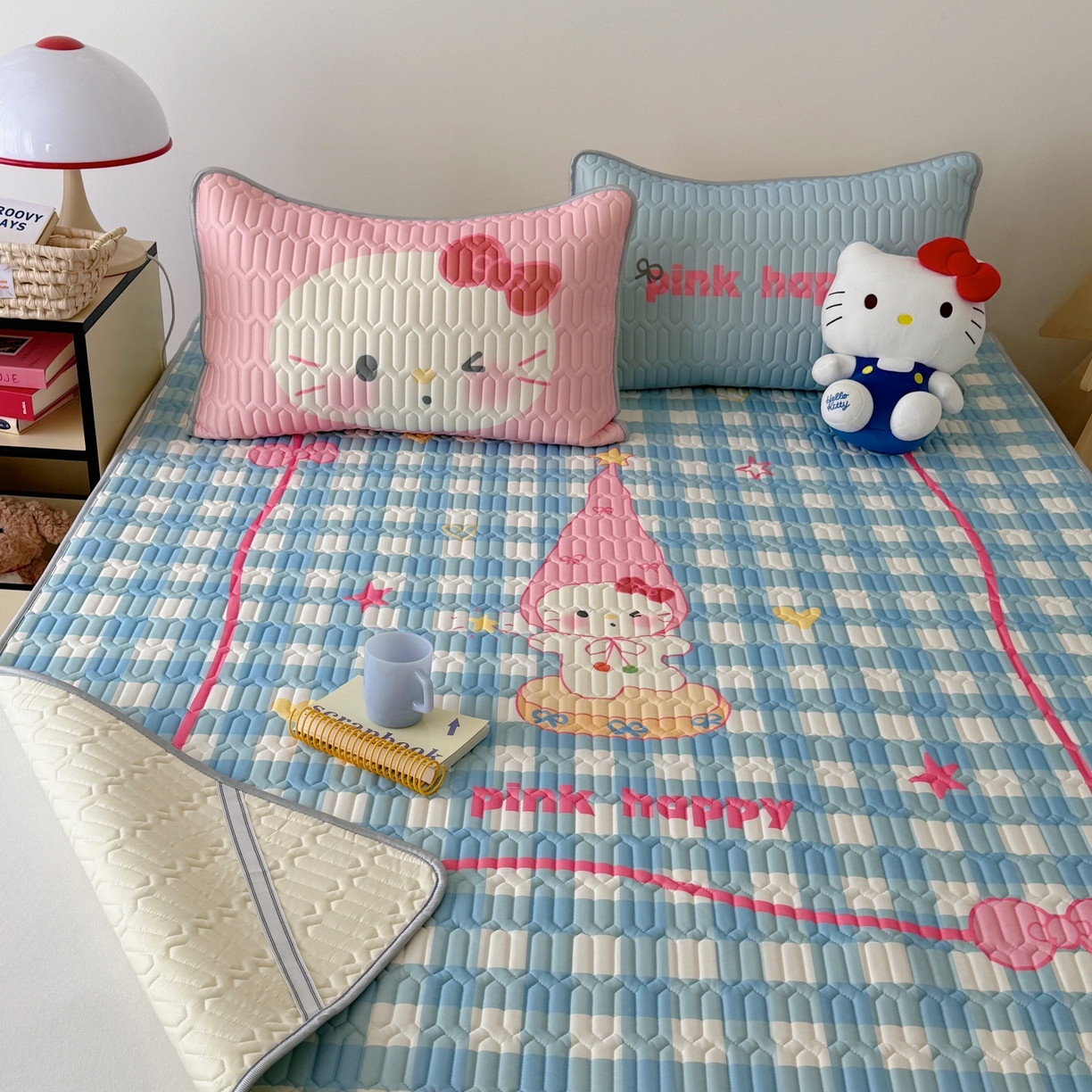 91家纺网 家纺一手货源 找家纺 顾里家纺 2026春夏新款A类凉感丝大版乳胶席三件套凉席席子 许愿花猫