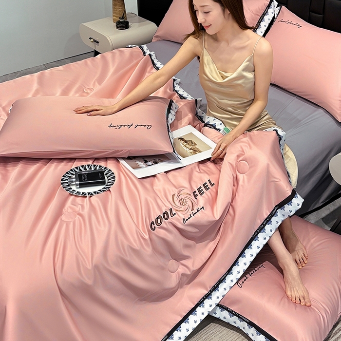 91家纺网 家纺一手货源 找家纺 联林2026新款纯色针织凉感丝空调被详情 奶油粉-奶白杏