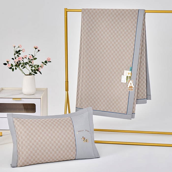 91家纺网 家纺一手货源 找家纺 小牛席业 2026新款棋盘格冰丝席（腊肠狗贴布绣）凉席三件套-床席款 腊肠狗贴布绣-咖色