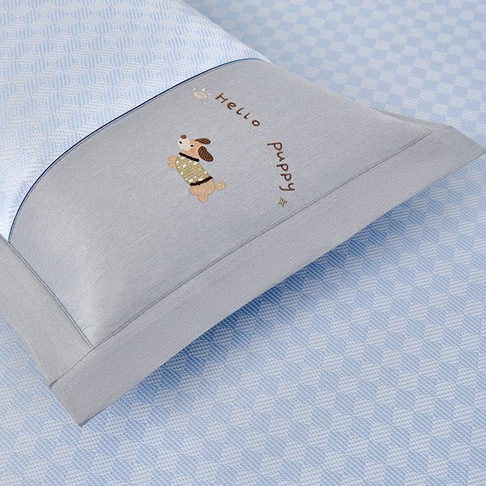 91家纺网 家纺一手货源 找家纺 小牛席业 2026新款棋盘格冰丝席（腊肠狗贴布绣）凉席三件套-床席款 腊肠狗贴布绣-蓝色