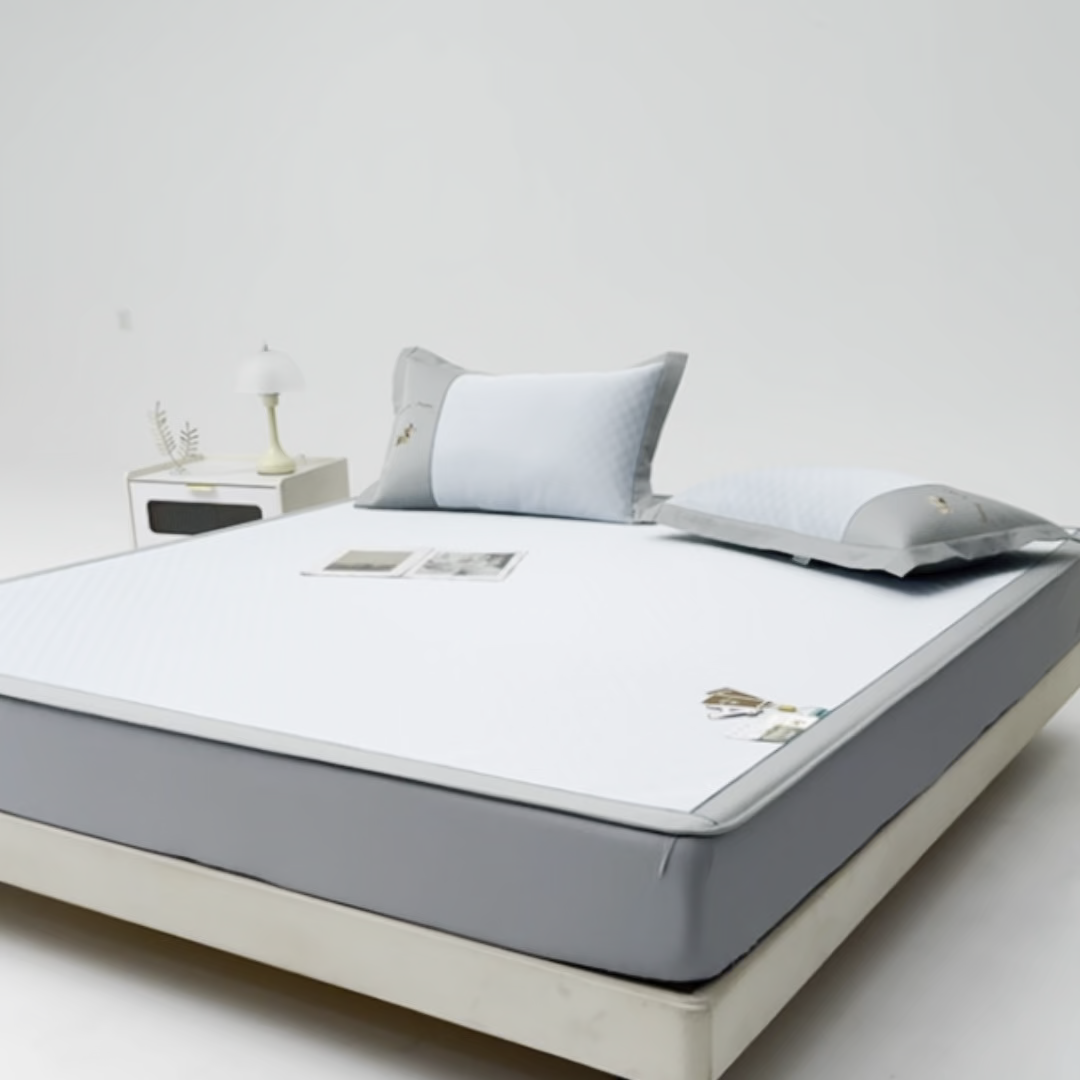 91家纺网 家纺一手货源 找家纺 小牛席业 2026新款棋盘格冰丝席（腊肠狗贴布绣）凉席三件套-床笠款 腊肠狗贴布绣-蓝色