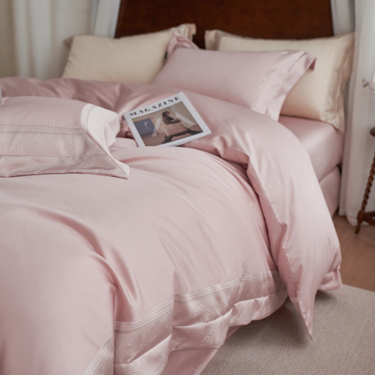 91家纺网 家纺一手货源 找家纺 （总）安莱生活 2026新款全棉纯棉边条蝴蝶拼接款蝶影绣四件套