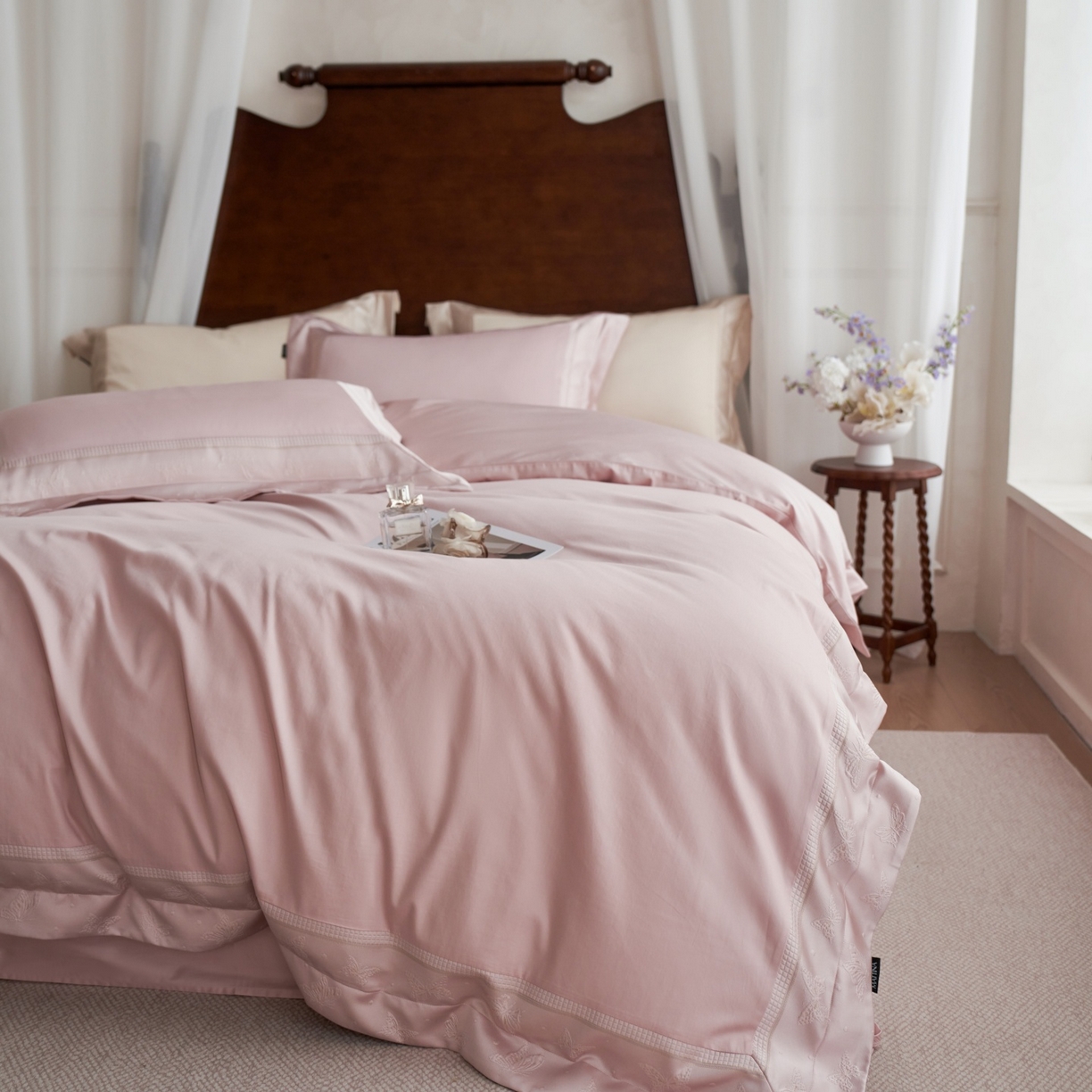 91家纺网 家纺一手货源 找家纺 （总）安莱生活 2026新款全棉纯棉边条蝴蝶拼接款蝶影绣四件套