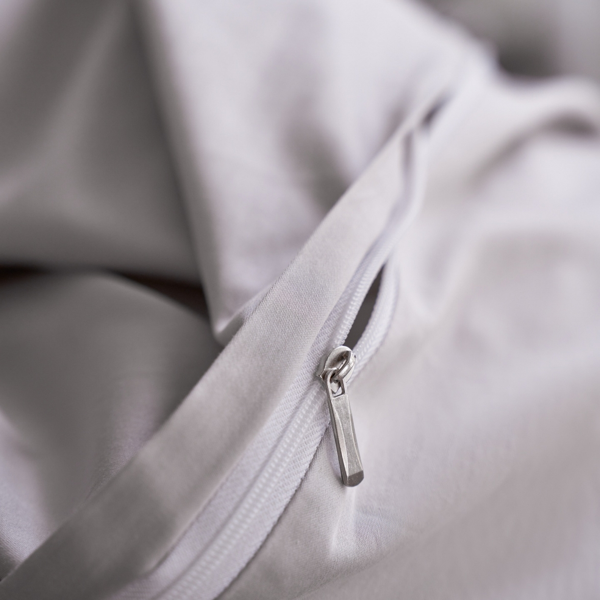 91家纺网 家纺一手货源 找家纺 安莱生活 2026新款全棉纯棉边条蝴蝶拼接款蝶影绣四件套 蝶影绣-银灰