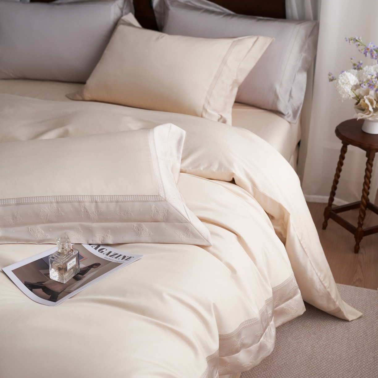 91家纺网 家纺一手货源 找家纺 安莱生活 2026新款全棉纯棉边条蝴蝶拼接款蝶影绣四件套 蝶影绣-浅米