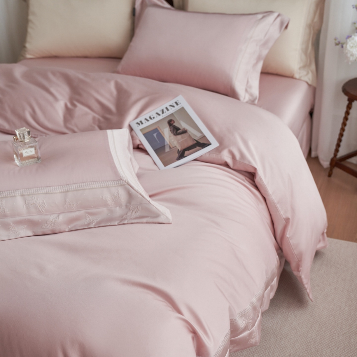 91家纺网 家纺一手货源 找家纺 安莱生活 2026新款全棉纯棉边条蝴蝶拼接款蝶影绣四件套 蝶影绣-嫩粉