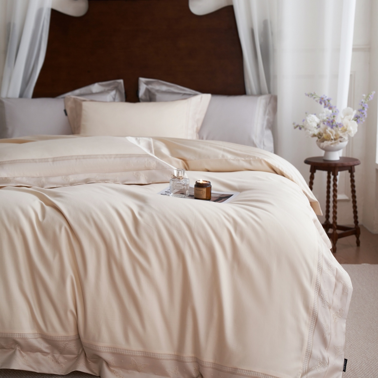 91家纺网 家纺一手货源 找家纺 安莱生活 2026新款全棉纯棉边条蝴蝶拼接款蝶影绣四件套 蝶影绣-浅米