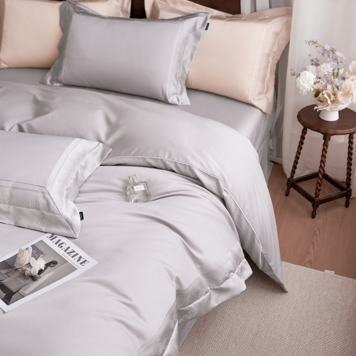 91家纺网 家纺一手货源 找家纺 安莱生活 2026新款全棉纯棉边条蝴蝶拼接款蝶影绣四件套 蝶影绣-银灰