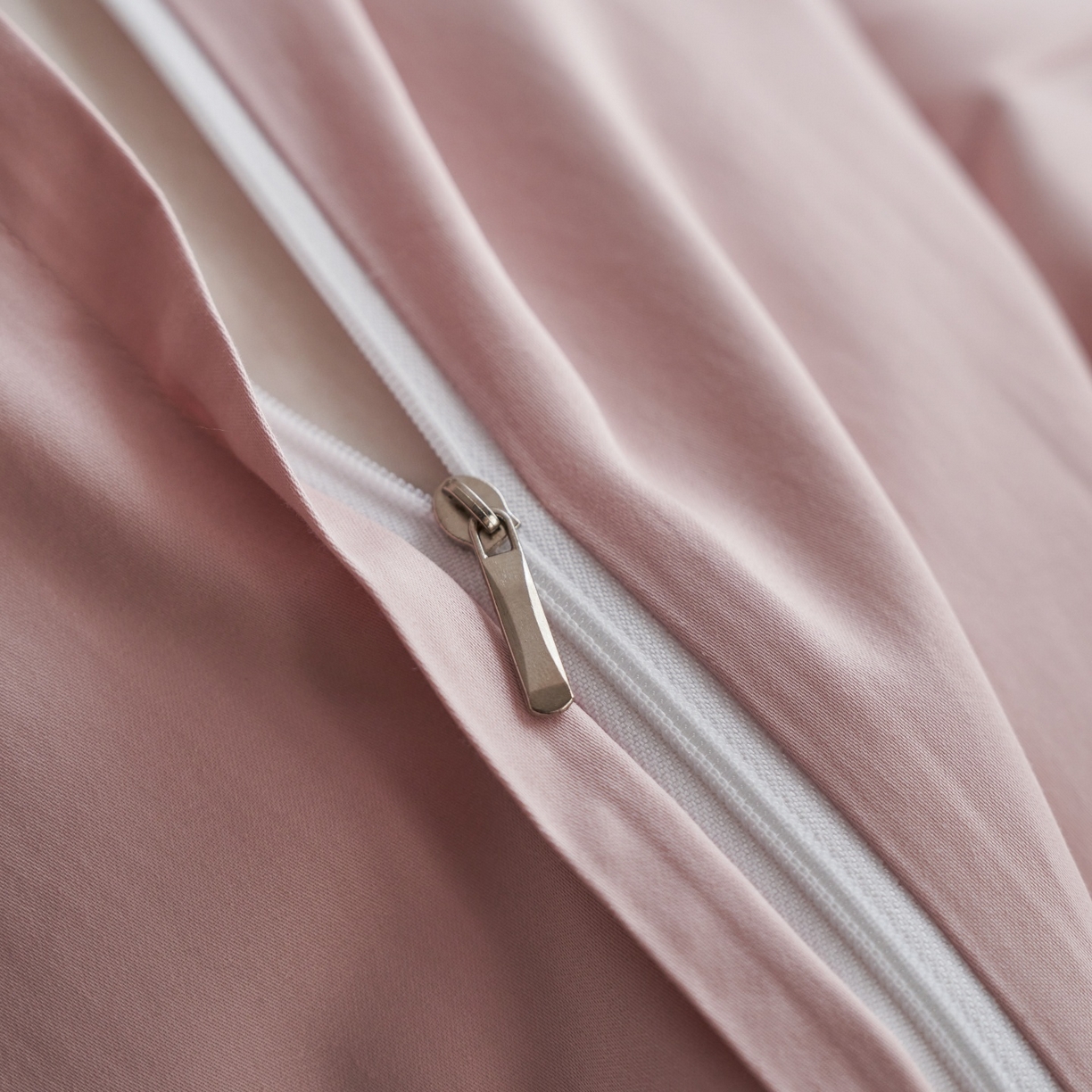 91家纺网 家纺一手货源 找家纺 安莱生活 2026新款全棉纯棉边条蝴蝶拼接款蝶影绣四件套 蝶影绣-嫩粉