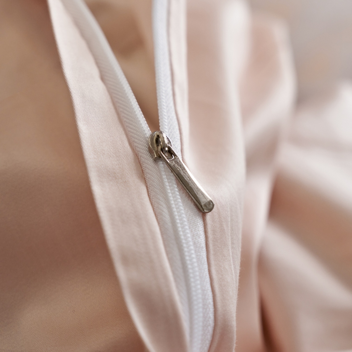 91家纺网 家纺一手货源 找家纺 安莱生活 2026新款天丝棉提花双拼埋绳款四件套 浅粉菱界