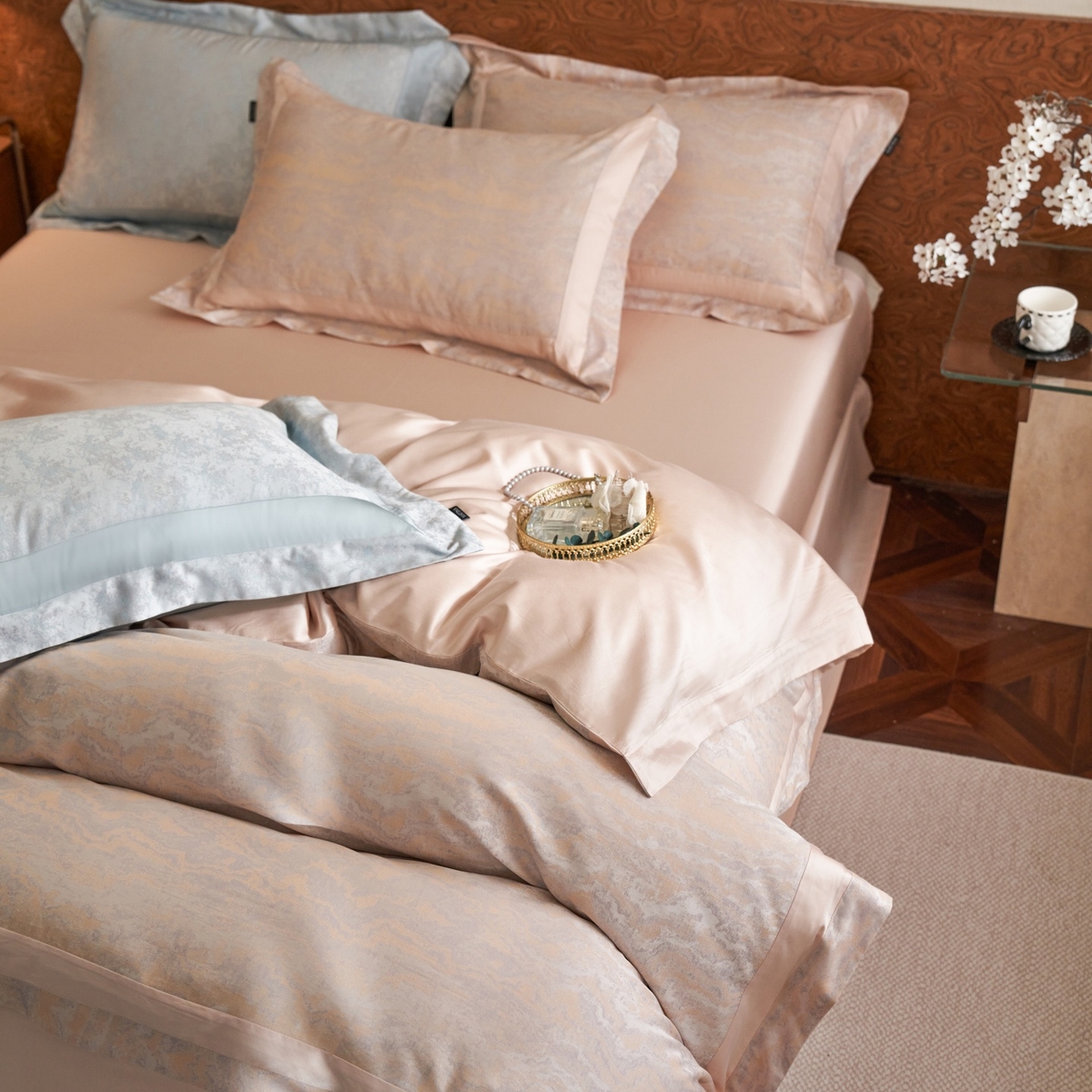 91家纺网 家纺一手货源 找家纺 安莱生活 2026新款天丝棉提花双拼埋绳款四件套 浅粉菱界