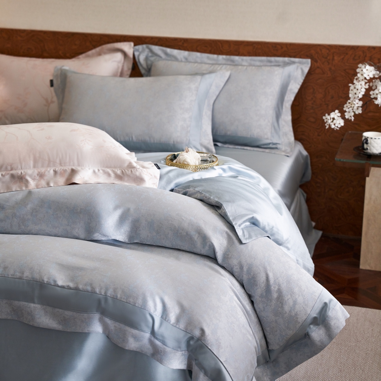 91家纺网 家纺一手货源 找家纺 安莱生活 2026新款天丝棉提花双拼埋绳款四件套 蓝雾花眠