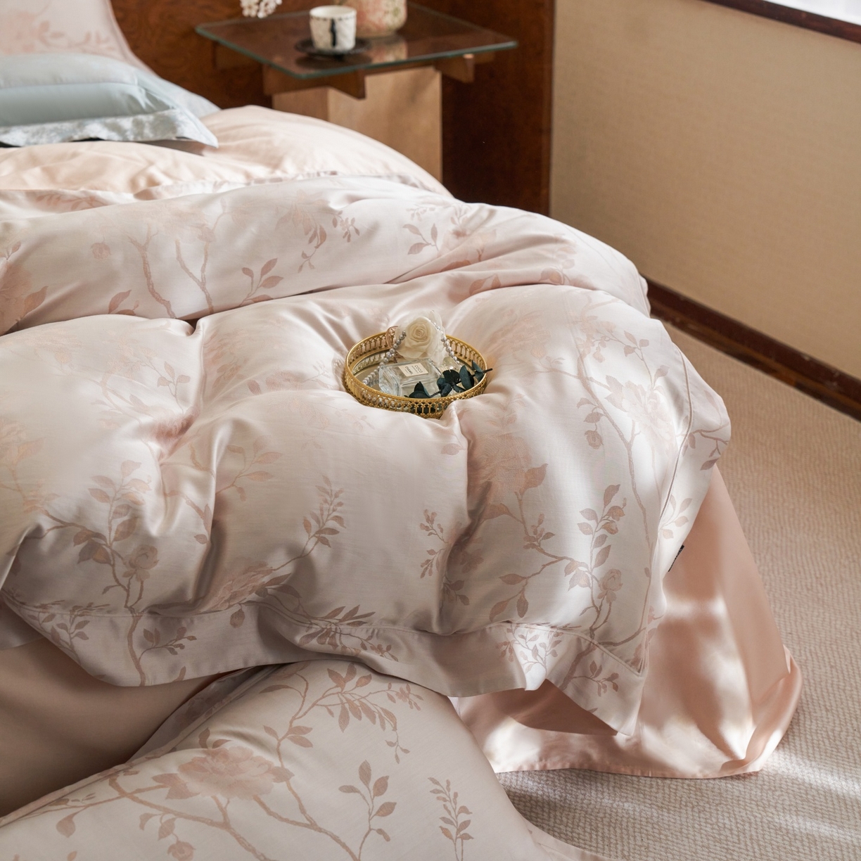 91家纺网 家纺一手货源 找家纺 安莱生活 2026新款天丝棉提花双拼埋绳款四件套 粉雾花涧