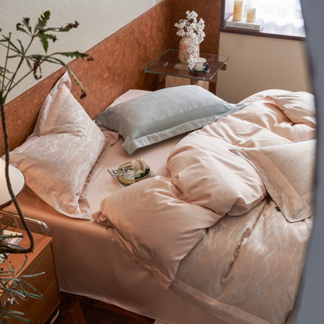 91家纺网 家纺一手货源 找家纺 安莱生活 2026新款天丝棉提花双拼埋绳款四件套 浅粉菱界