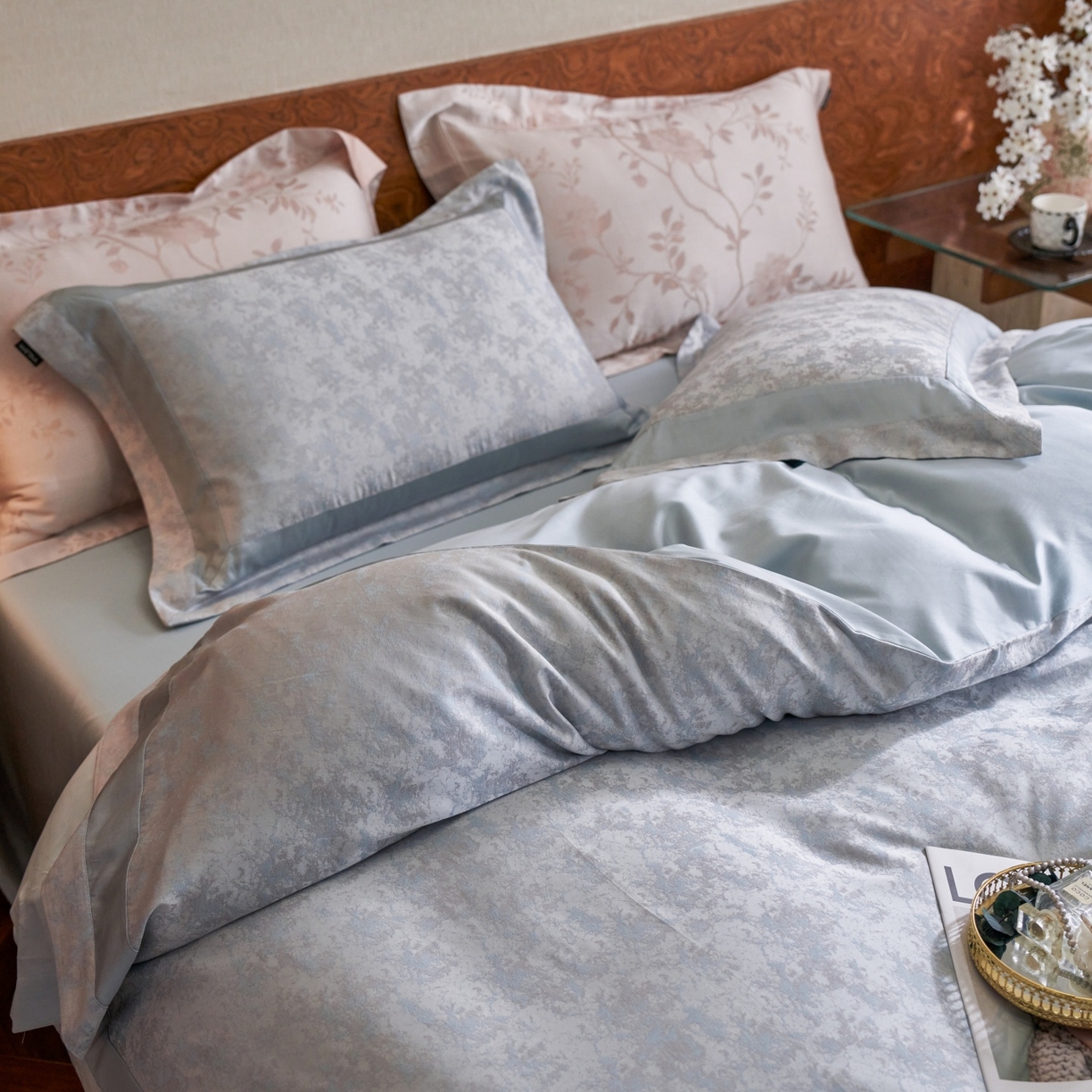 91家纺网 家纺一手货源 找家纺 安莱生活 2026新款天丝棉提花双拼埋绳款四件套 蓝雾花眠