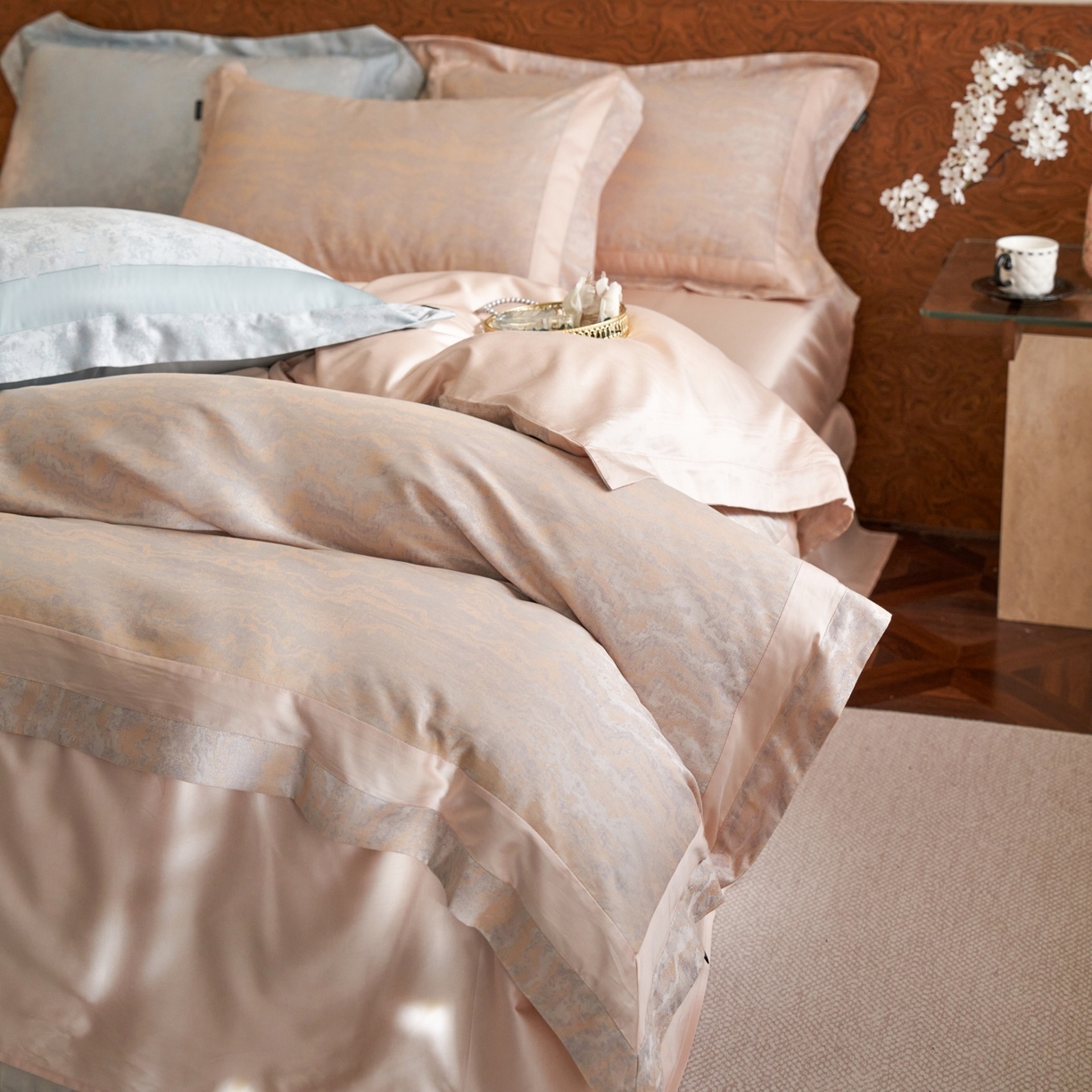 91家纺网 家纺一手货源 找家纺 安莱生活 2026新款天丝棉提花双拼埋绳款四件套 浅粉菱界