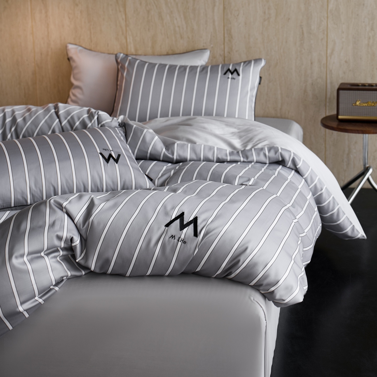 91家纺网 家纺一手货源 找家纺 安莱生活 2026新款天丝棉滚边款刺绣织序系列四件套 织序-银灰