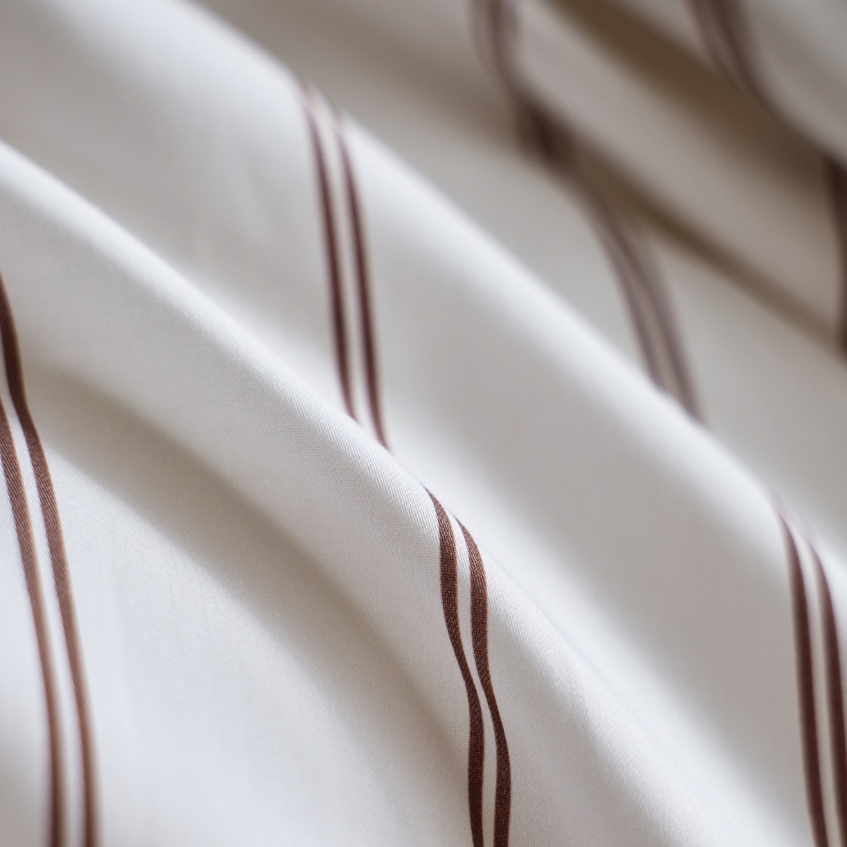 91家纺网 家纺一手货源 找家纺 安莱生活 2026新款天丝棉滚边款刺绣织序系列四件套 织序-白咖