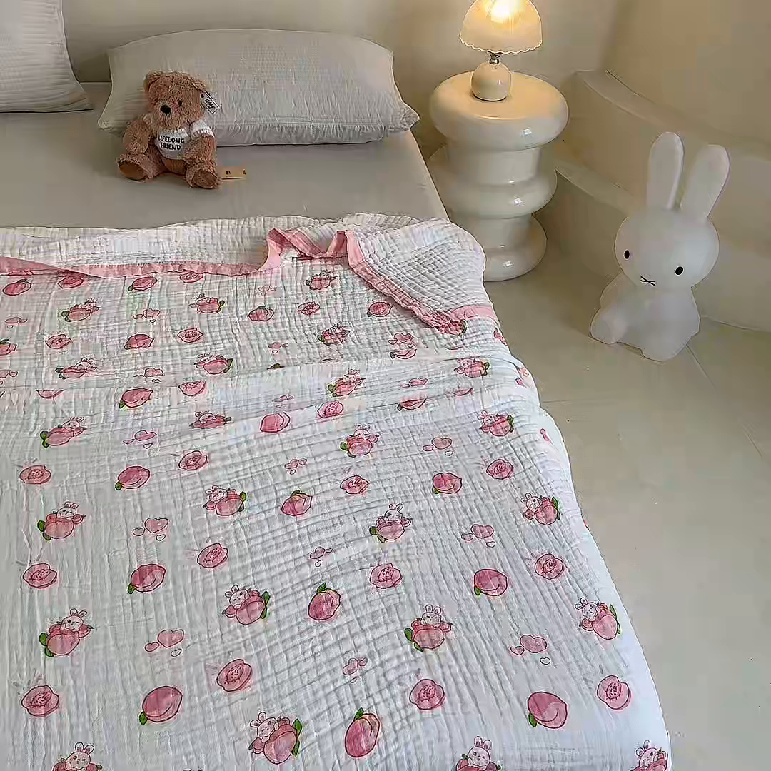 91家纺网 家纺一手货源 找家纺 慕婷家纺 2026新款婴儿纱布浴巾浴巾全棉六层纱布泡泡纱布毛巾被 桃气多多