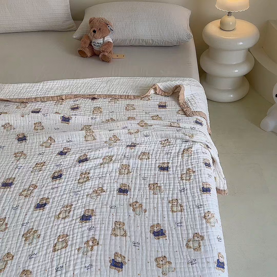 91家纺网 家纺一手货源 找家纺 慕婷家纺 2026新款婴儿纱布浴巾浴巾全棉六层纱布泡泡纱布毛巾被 熊宝日记