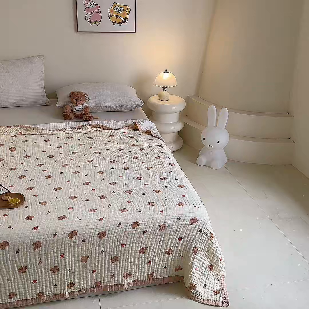 91家纺网 家纺一手货源 找家纺 慕婷家纺 2026新款婴儿纱布浴巾浴巾全棉六层纱布泡泡纱布毛巾被 松果小熊