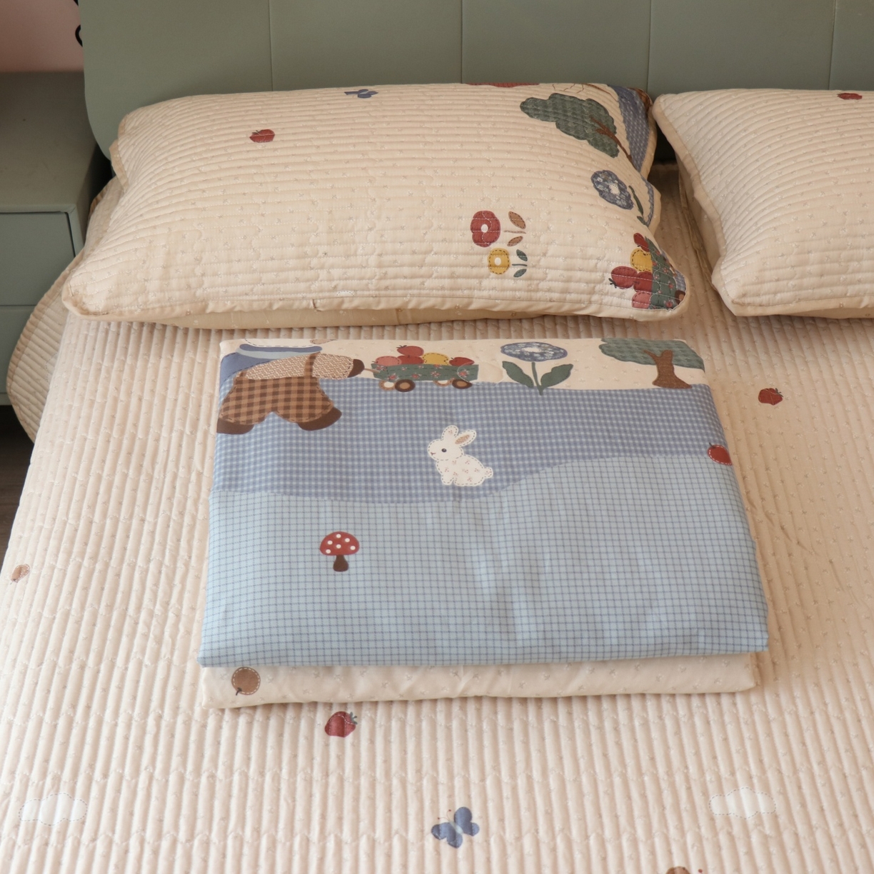 91家纺网 家纺一手货源 找家纺 孑寐家纺 2026新款全棉纯棉多功能夏被床盖四件套夏凉被空调被 农场小熊