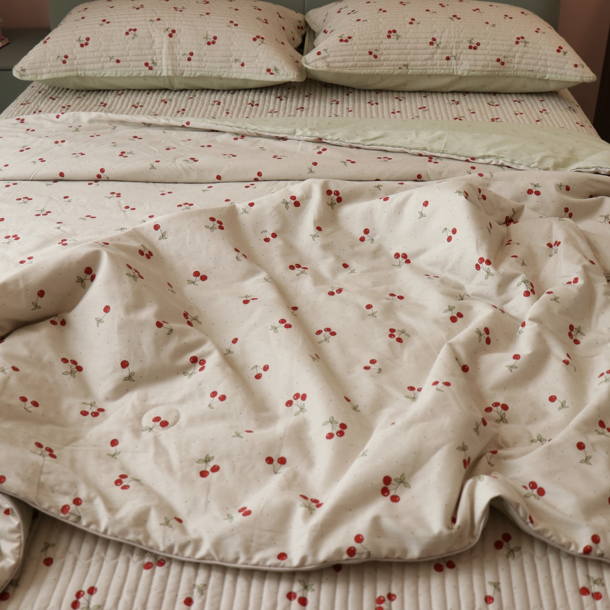 91家纺网 家纺一手货源 找家纺 孑寐家纺 2026新款全棉纯棉多功能夏被床盖四件套夏凉被空调被 小樱桃
