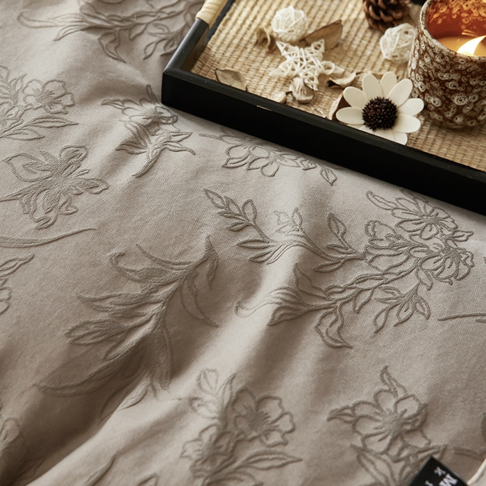 91家纺网 家纺一手货源 找家纺  沐珩家纺 2026新款全棉提花四件套-翩然梦蝶系列 逍然-摩卡