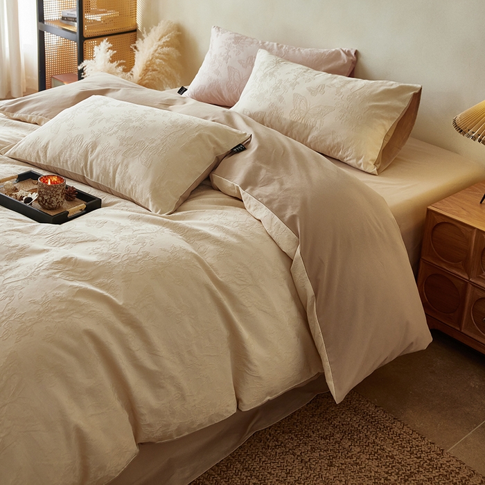 91家纺网 家纺一手货源 找家纺  沐珩家纺 2026新款全棉提花四件套-翩然梦蝶系列 栩然-米咖