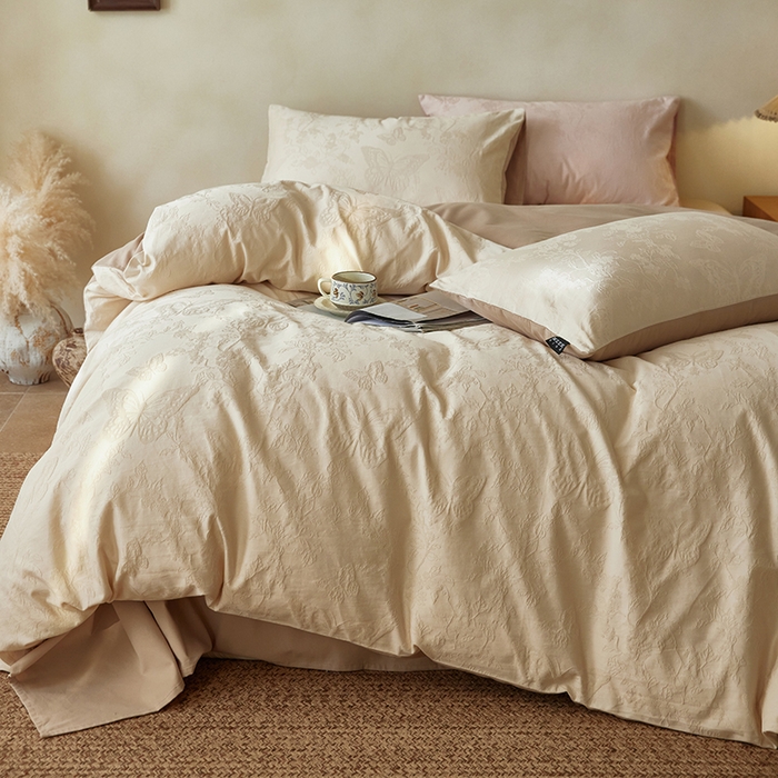 91家纺网 家纺一手货源 找家纺  沐珩家纺 2026新款全棉提花四件套-翩然梦蝶系列 栩然-米咖