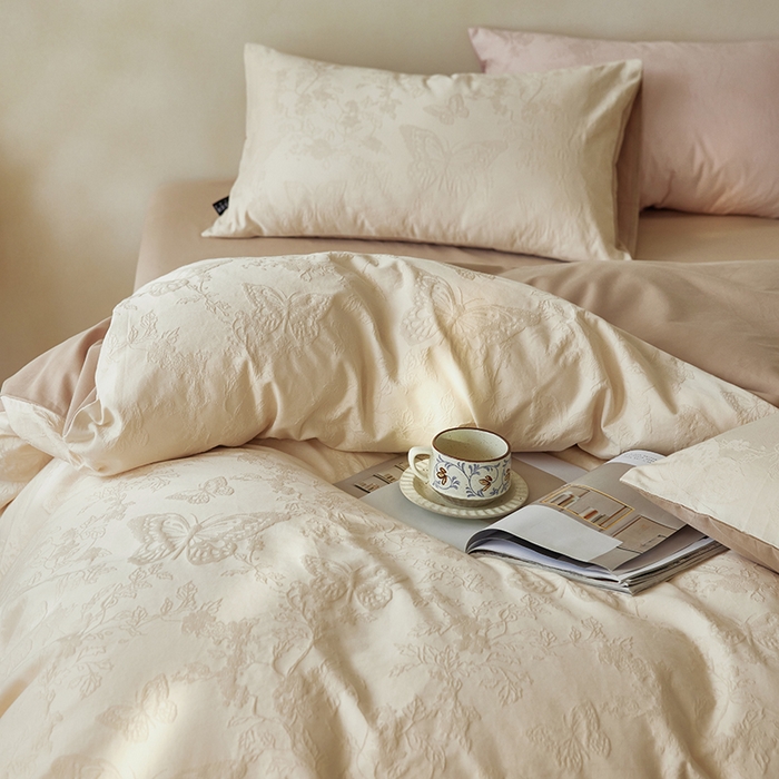 91家纺网 家纺一手货源 找家纺  沐珩家纺 2026新款全棉提花四件套-翩然梦蝶系列 栩然-米咖