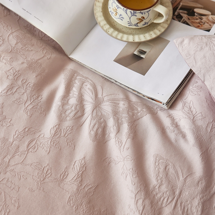 91家纺网 家纺一手货源 找家纺  沐珩家纺 2026新款全棉提花四件套-翩然梦蝶系列 栩然-紫柔