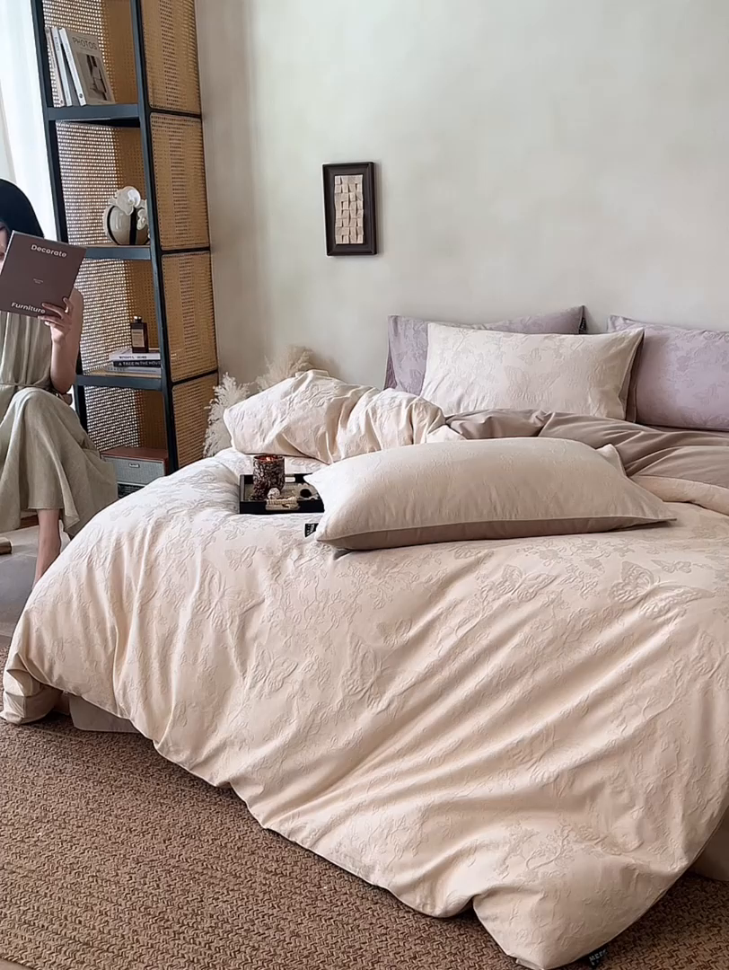 91家纺网 家纺一手货源 找家纺  沐珩家纺 2026新款全棉提花四件套-翩然梦蝶系列 栩然-米咖