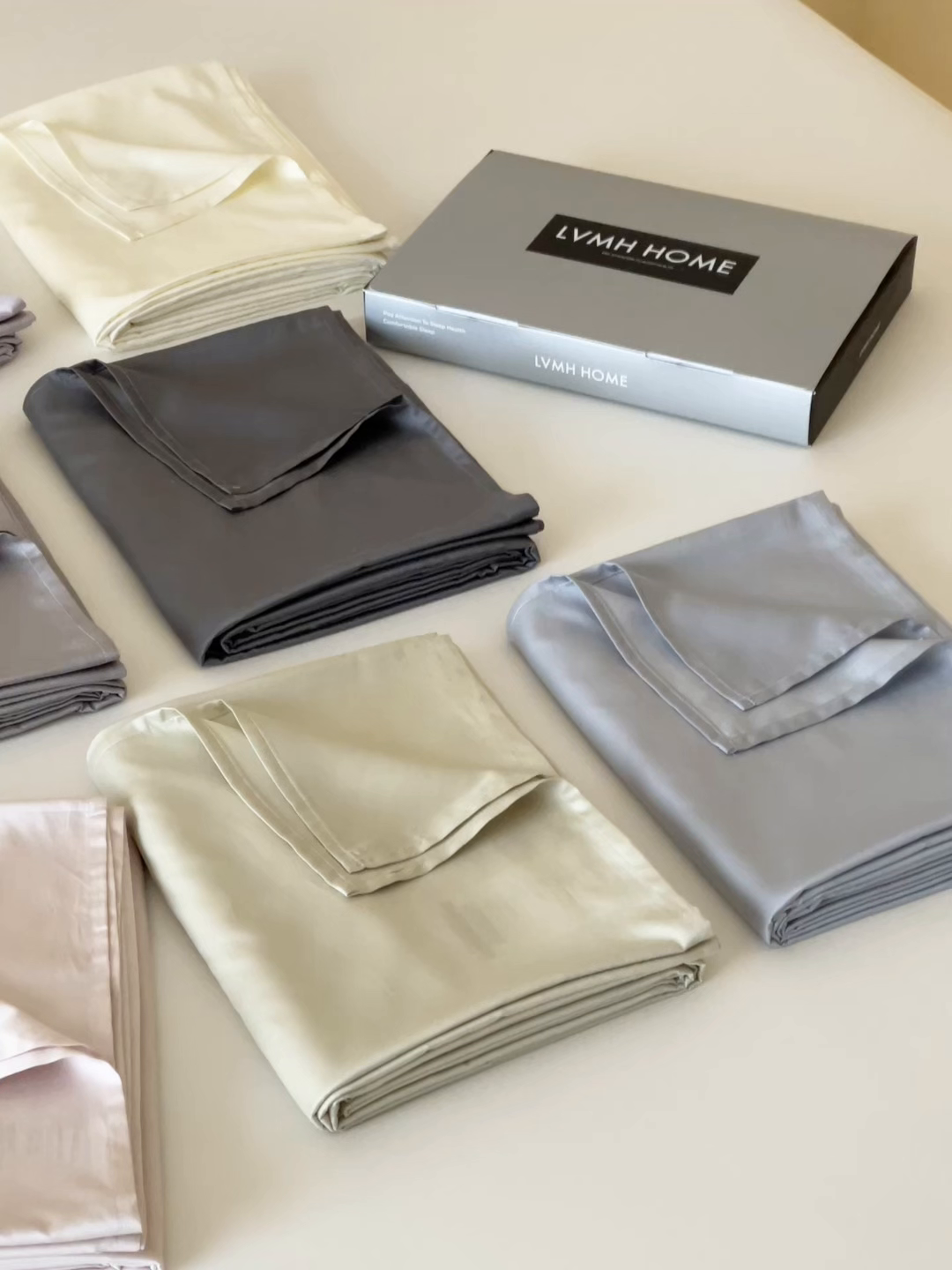 91家纺网 家纺一手货源 找家纺 三味舒屋 2026新款凉风小奢绸60S兰精天丝纯色四件套 极光蓝