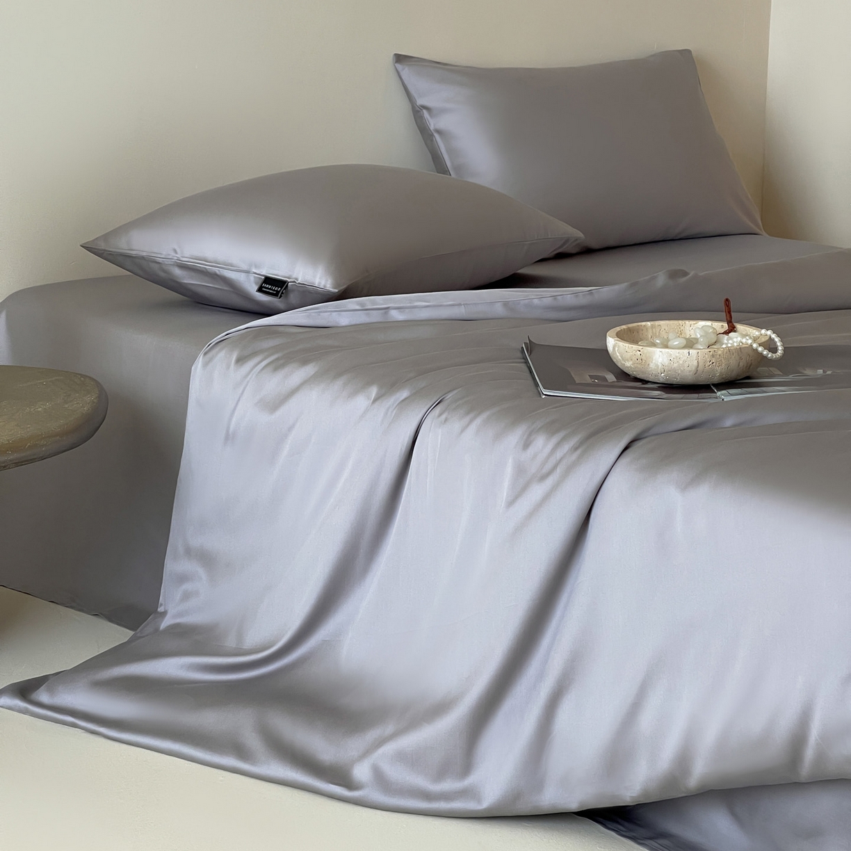 91家纺网 家纺一手货源 找家纺 三味舒屋 2026新款凉风小奢绸60S兰精天丝纯色四件套 烟灰色