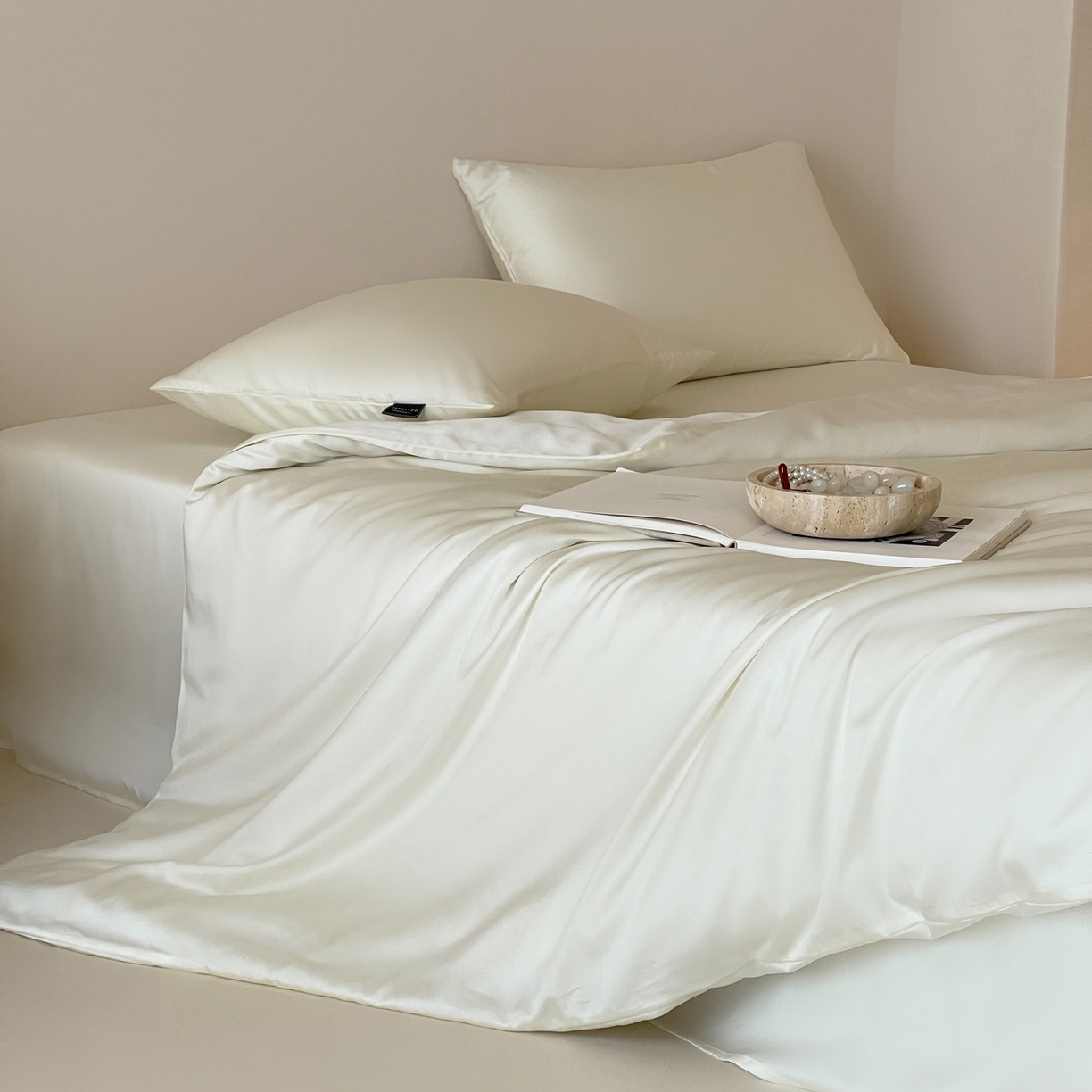 91家纺网 家纺一手货源 找家纺 三味舒屋 2026新款凉风小奢绸60S兰精天丝纯色四件套 珍珠白