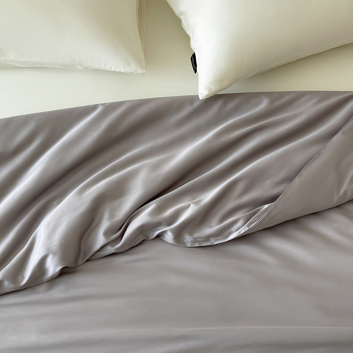 91家纺网 家纺一手货源 找家纺 三味舒屋 2026新款凉风小奢绸60S兰精天丝纯色单品系列-单被套被套单件 烟灰色